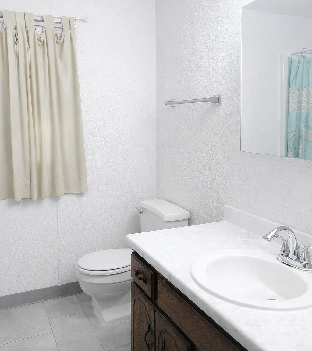 6 bed, $2,800 — Photo 2
