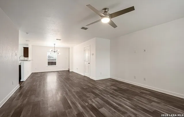 3 bed, 2.5 bath, 1381 sqft, $1,990 — Photo 2