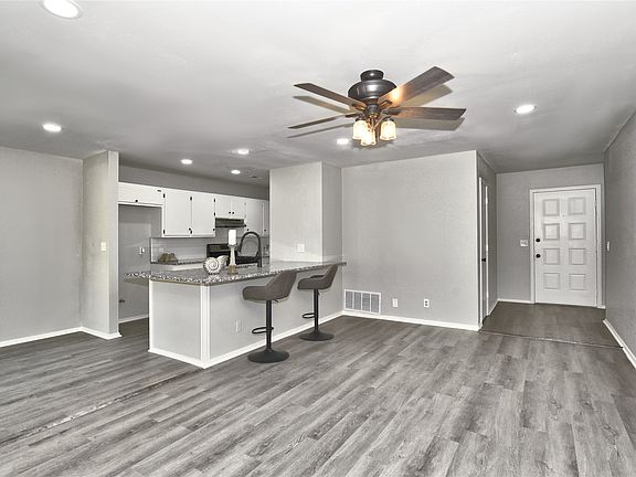 5th image of 4902 S Hickory Ave