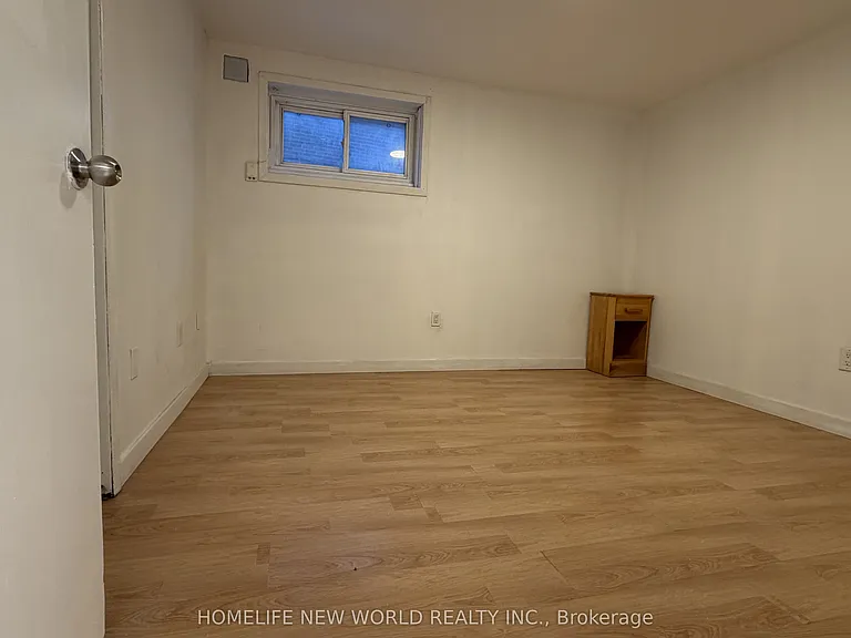 135 Pineway Blvd #LOWER LEVEL — Photo 8
