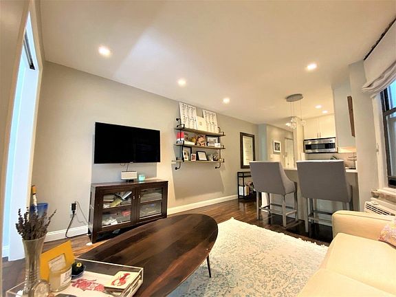 3rd image of 15 Jones St APT 4G