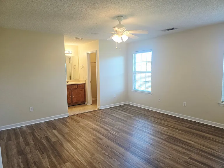 111 Quarterhorse Dr — Photo 6