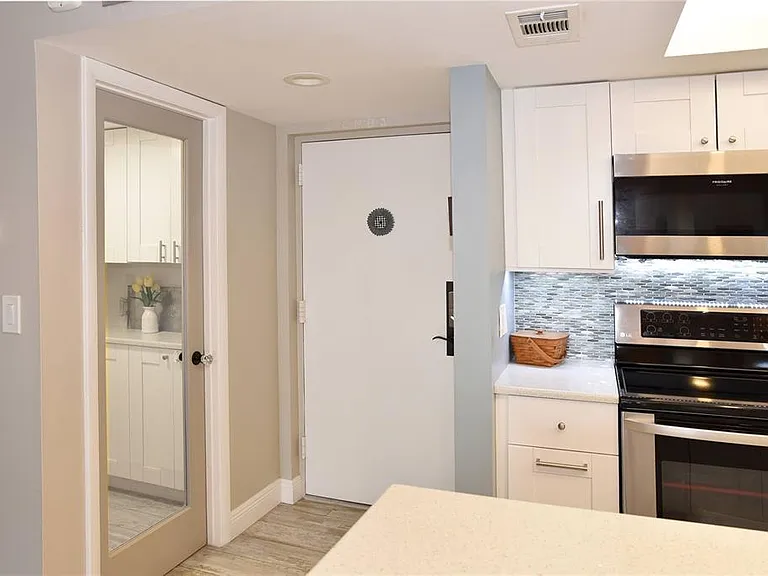 4900 Brittany Dr S #811 — Photo 2