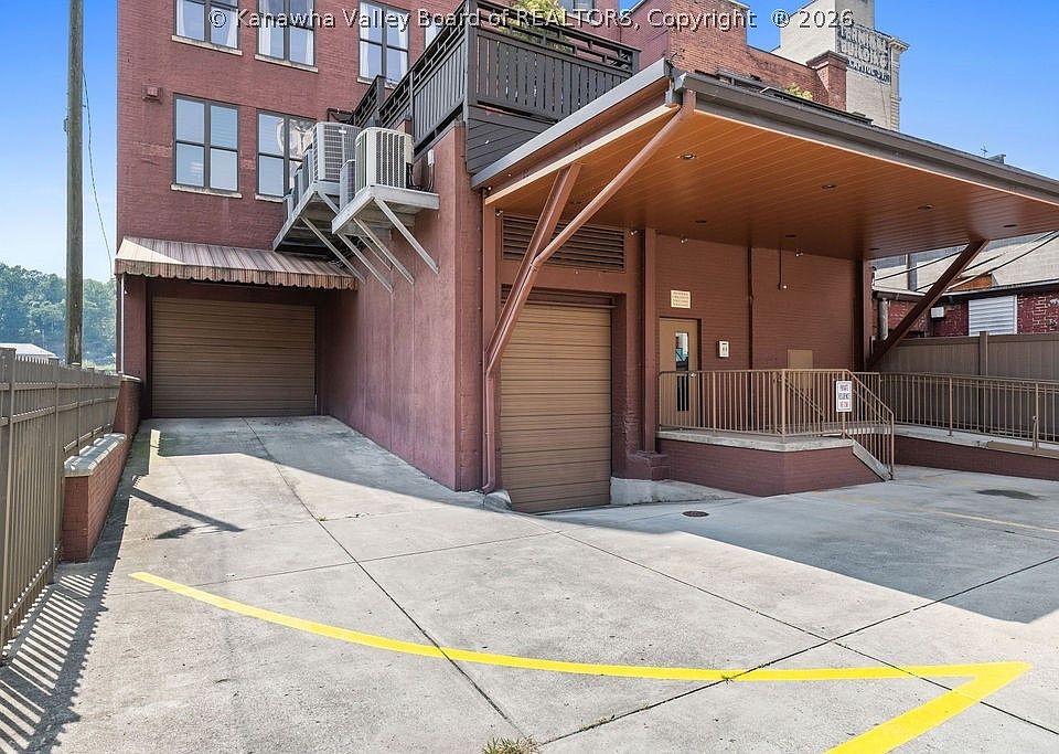 1st image of 816 Kanawha Blvd E Suite 2N