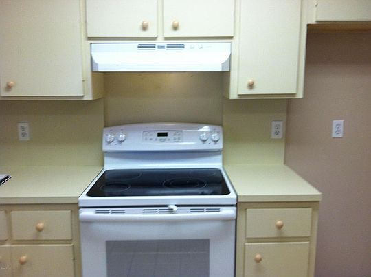 5th image of 384 Dolphin St