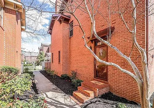 1405 Oronoco St Photo 1