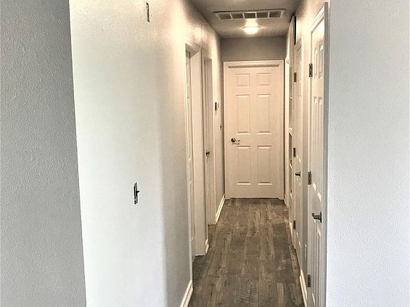 4th image of 624 Flora Way