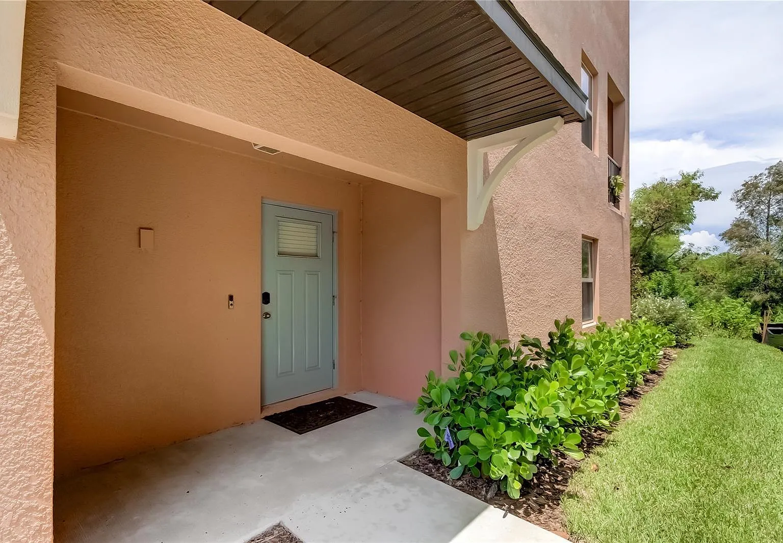 3 bed, 2264 sqft, $2,600 — Photo 3