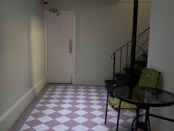5th image of 525 Cole St