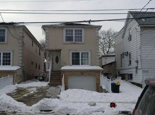90 Barker St, Staten Island, NY 10310