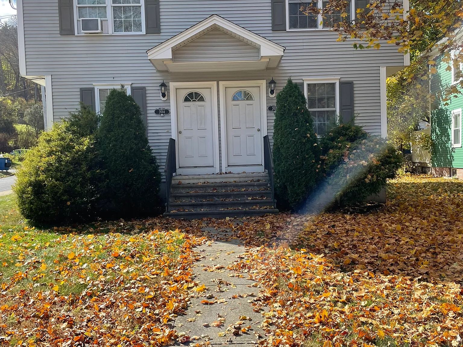 3 bed, 1.5 bath, 1050 sqft, $2,000 — Photo 1