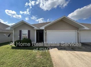 1143 S Clifton Ave, Springfield, MO 65802