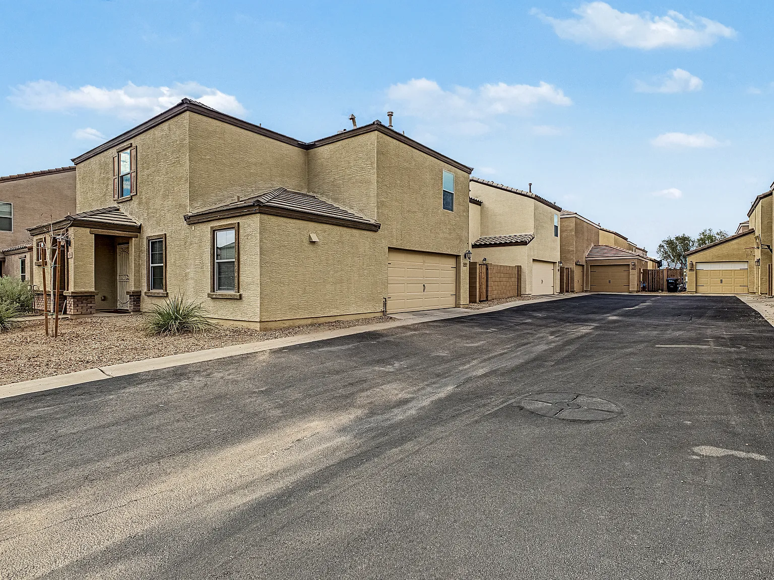 8024 W Agora Ln — Photo 3