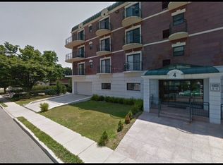 4 Chelsea Pl #E, Great Neck, NY 11021