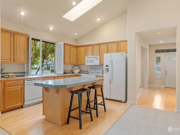 3rd image of 4301 40th Avenue NE