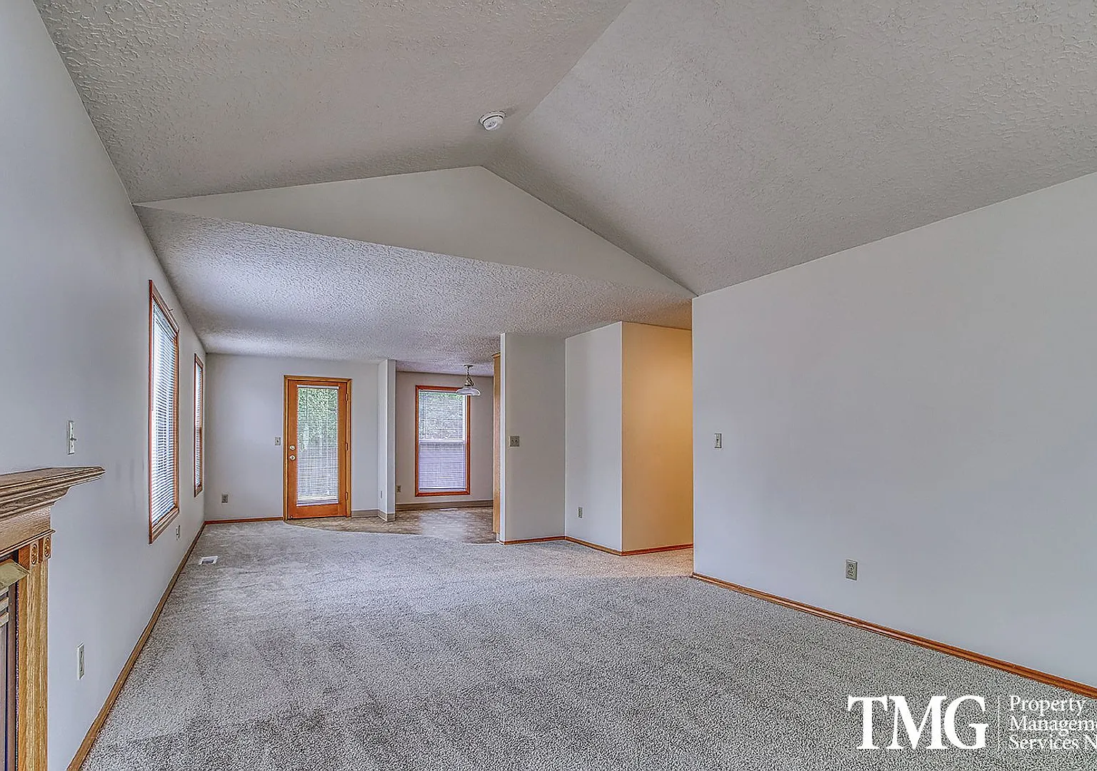 Spacious 3-Bedroom Ranch in the Desirable Burton Neighborhood! — Photo 2