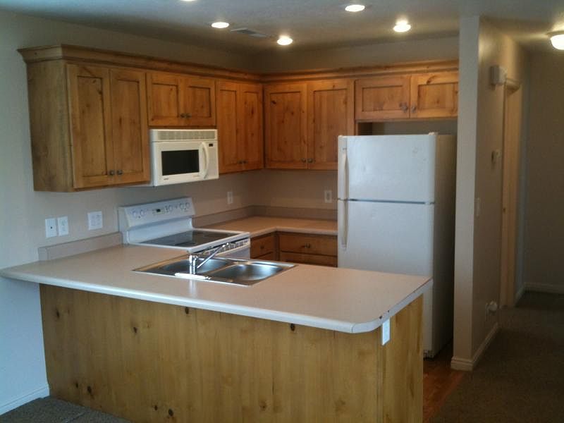 2nd image of 42 N 500 W APT 604