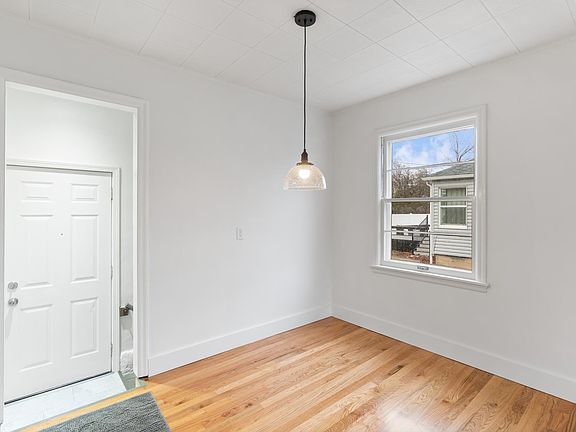 5th image of 1027 E Thurston Ave