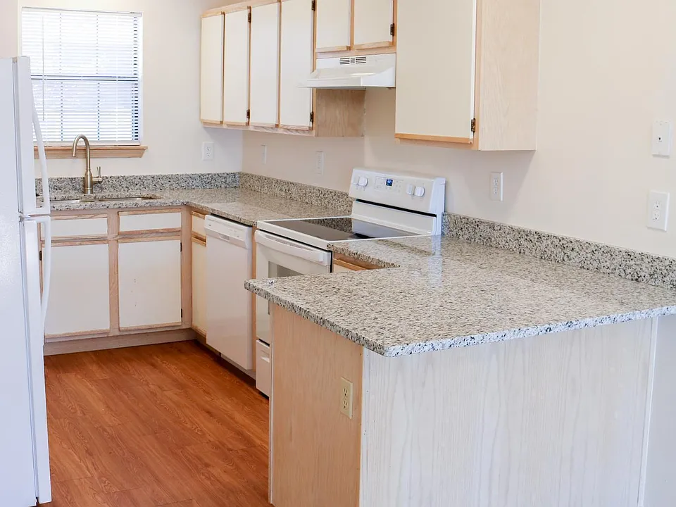 1340 N Oakland Ave #19