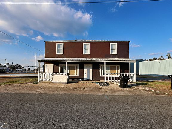 5th image of 804 W Green St
