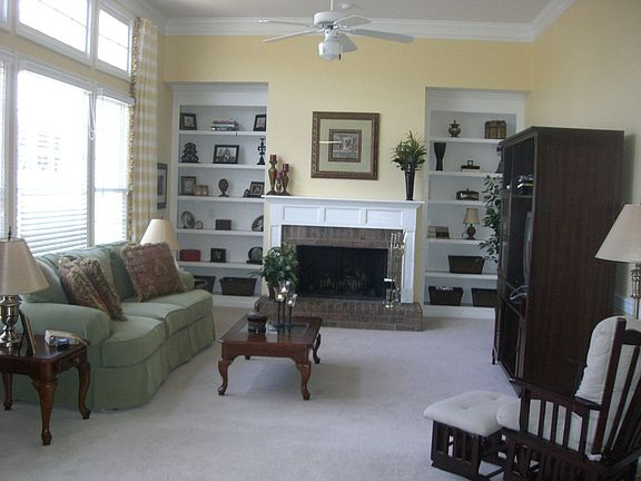 OPen, spacious, Bright  Family room