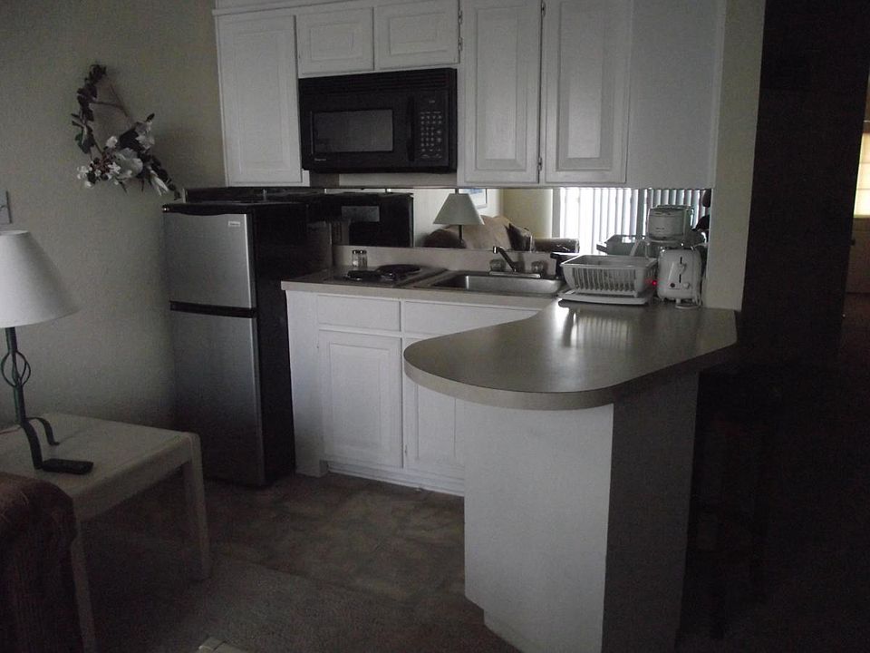 furnished kitchen