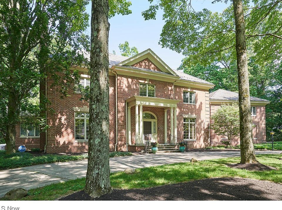 2020 Stockbridge Rd, Akron, OH 44313 Zillow