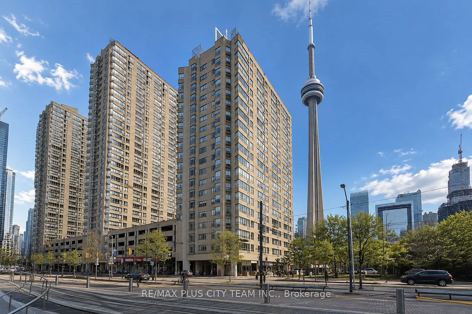 250 Queens Quay W — Photo 1