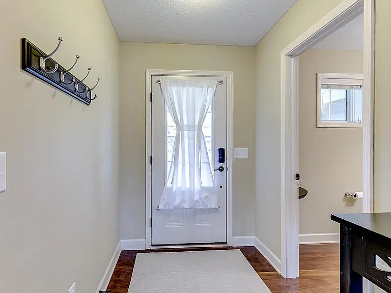 3430 Chestnut Ln — Photo 3