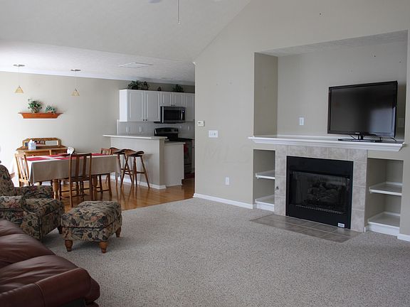 4th image of 2230 Meadowlark Ln E