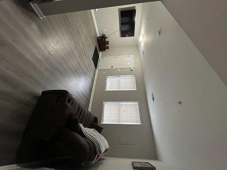 120 N Altamont Ave — Photo 1