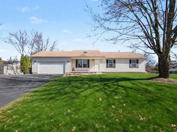 115 Sussex Pl, Brooklyn, MI 49230