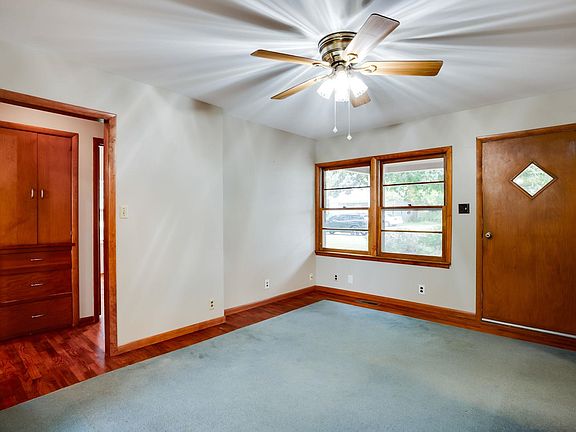 5th image of 226 Amberside St