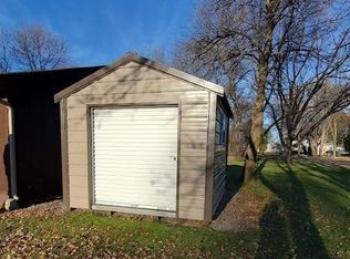 2174 17th Ave, Windom, MN 56101