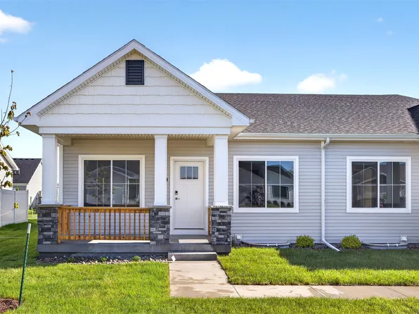 9716 Regatta Ln, Johnston, IA 50131