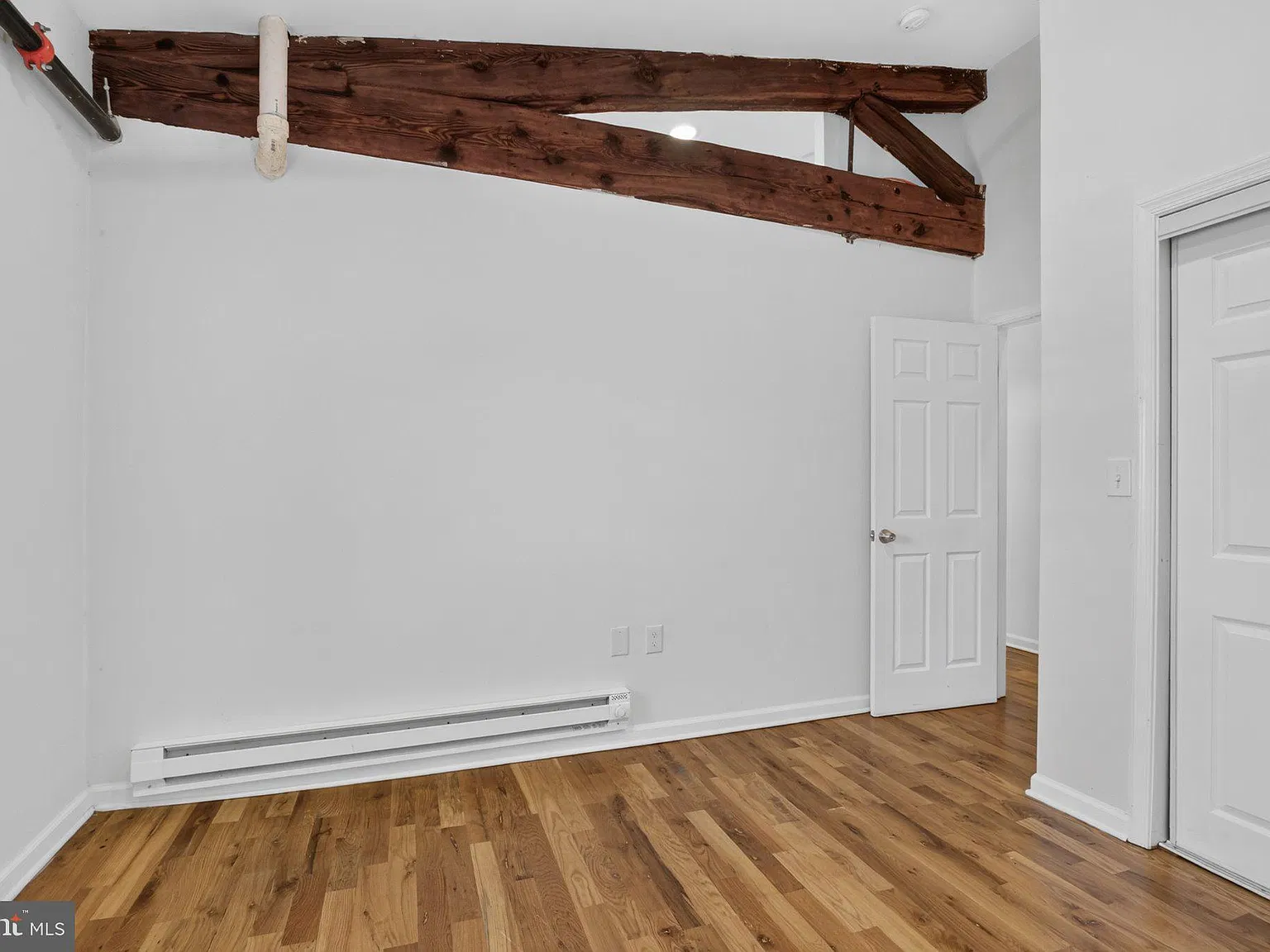 2 bed, 1.0 bath, 850 sqft, $1,575 — Photo 1