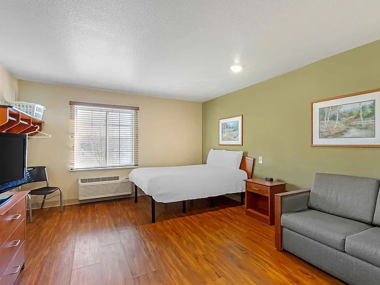 Deluxe Studio - 1 Full Bed