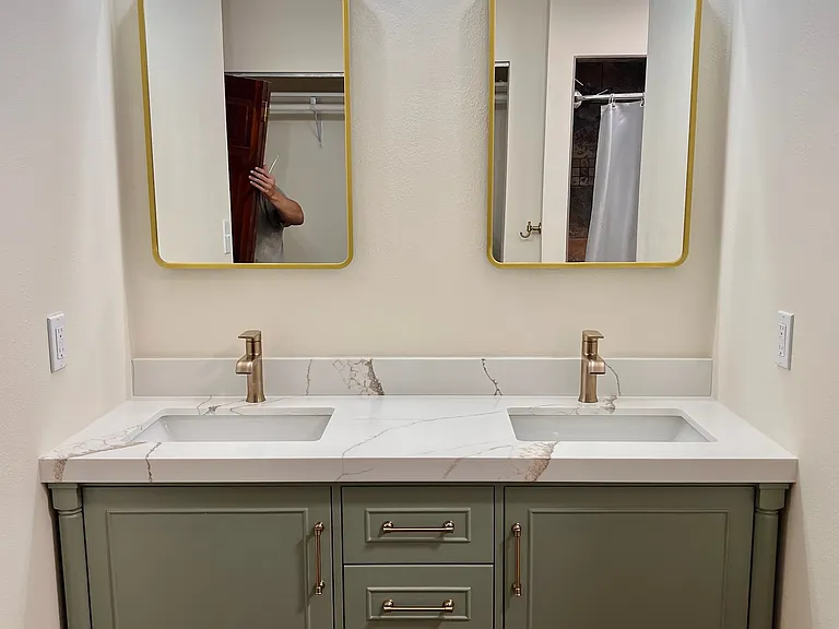Upgraded master vanity