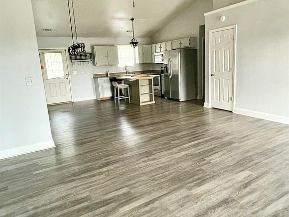 5th image of 301 Daytona Ln