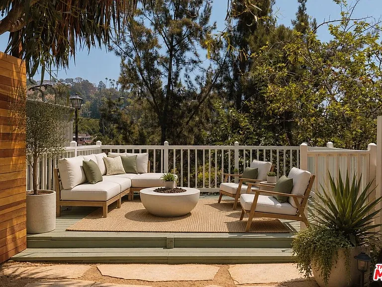 2120 N Cahuenga Blvd — Photo 15
