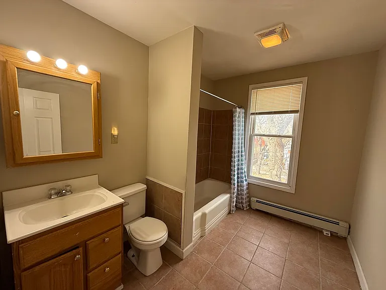 562 W Edmund Ave — Photo 7