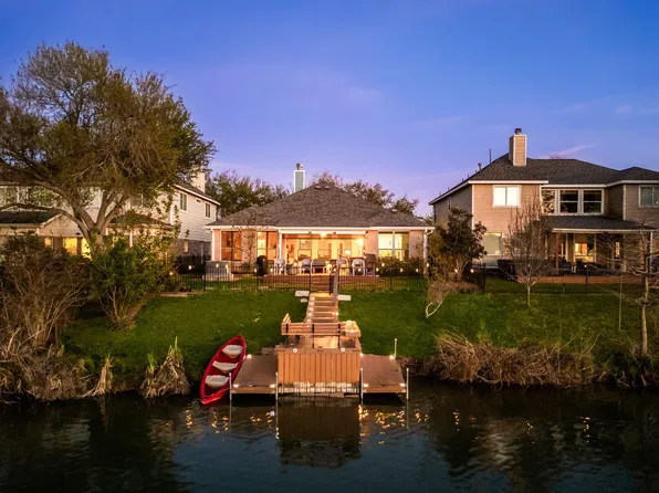 1519 Roaring Springs Ln, Seabrook, TX 77586