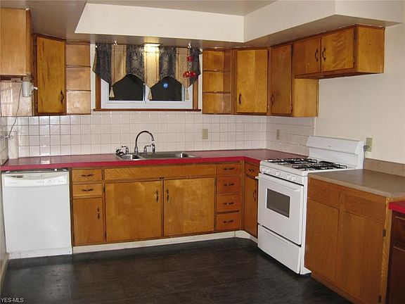 2nd image of 1013 Oakwood Dr