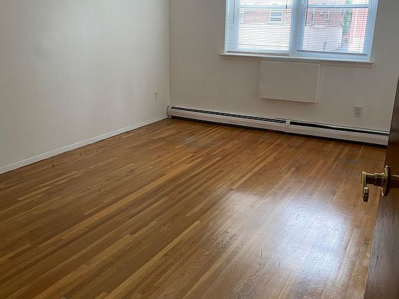 4th image of 1519 Bayview Ave #1A