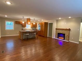 8911 E 66th St, Raytown, MO 64133