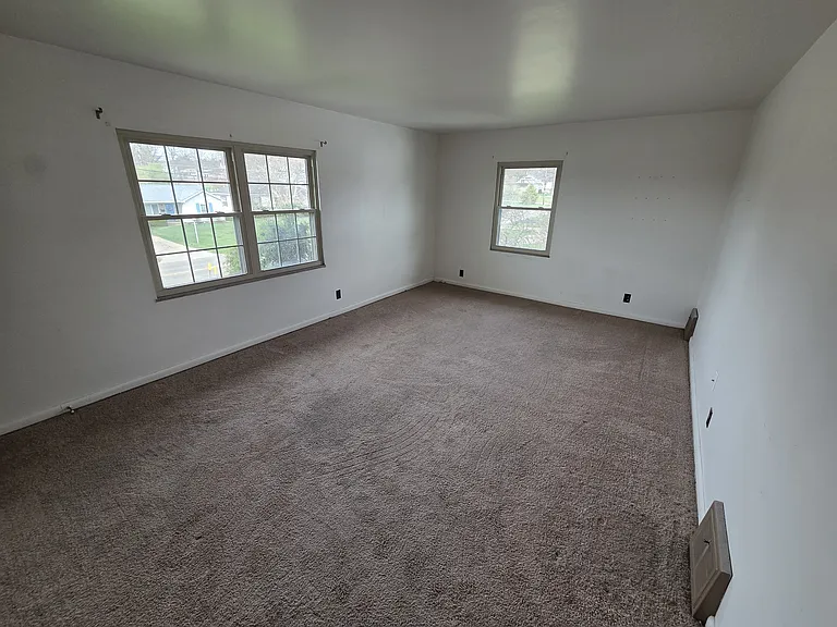 574 Harding Rd — Photo 4