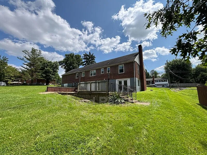 4 bed, 2.5 bath, 2050 sqft, $2,345 — Photo 3