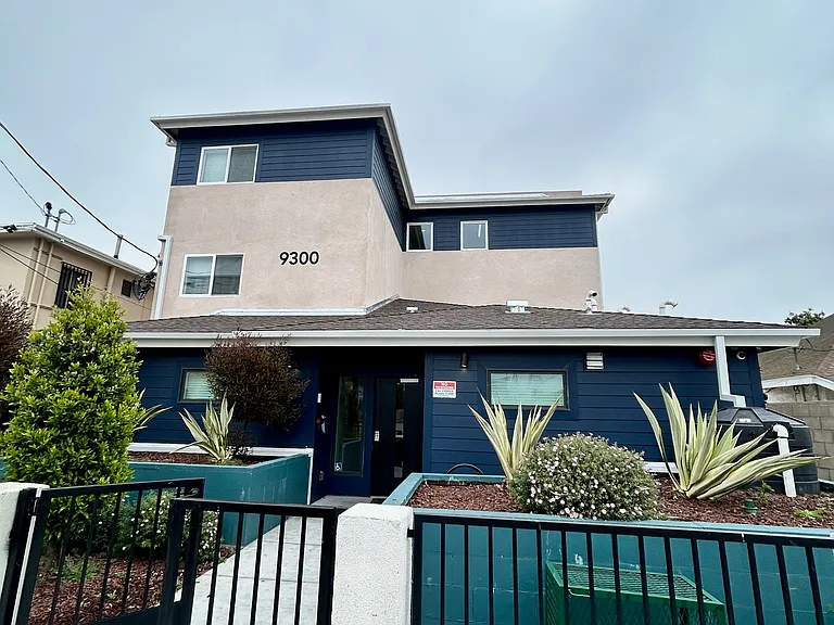 9300 Compton Ave — Photo 12