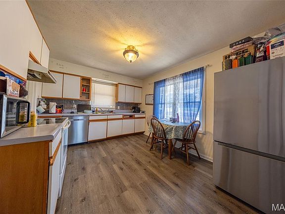 5th image of 217 Donnelly St