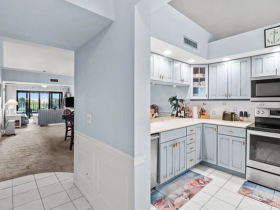 2nd image of 901 Seafarer Circle #503